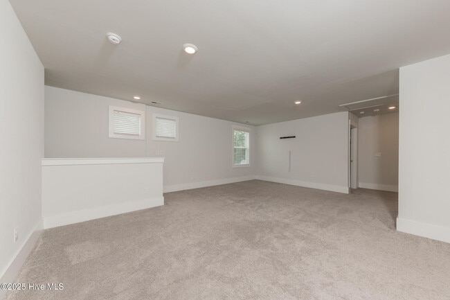 Building Photo - 221 Salt Mdw Ln