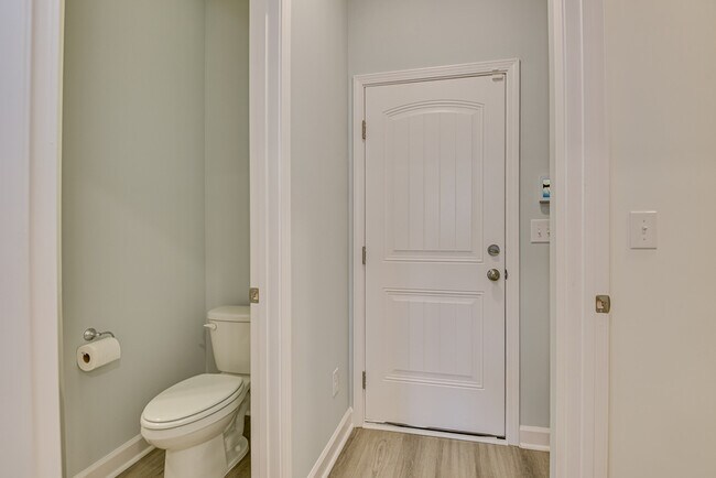 Building Photo - 926 Holbrook Dr