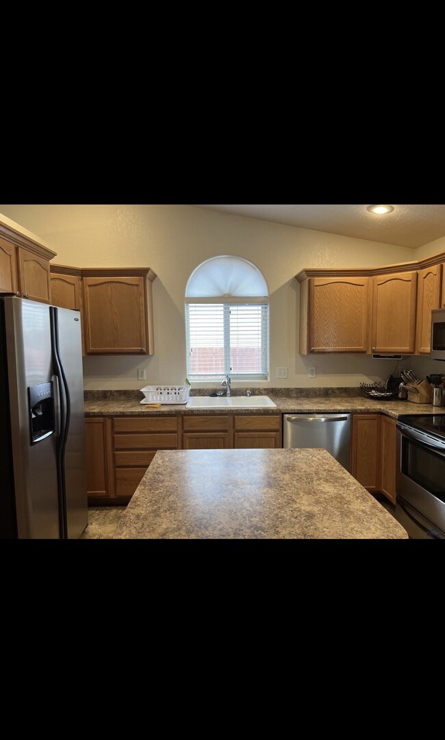 Building Photo - 2914 Hoefer Ave