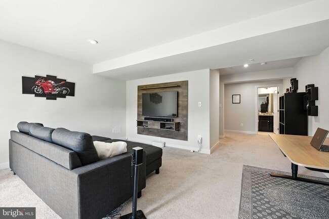 Building Photo - 2283 River Birch Rd