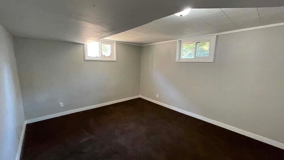 Building Photo - 982 Gramercy Ave