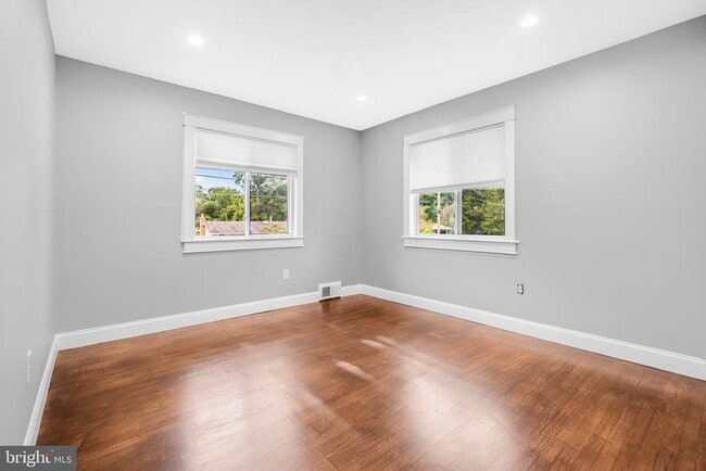 Building Photo - 14402 Woodcrest Dr