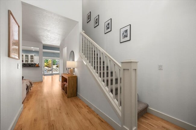 Building Photo - Beautiful 3 bed 2.5 bath home