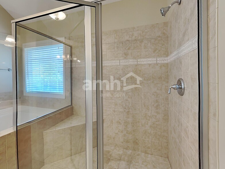 Building Photo - 712 Gatwick Ct