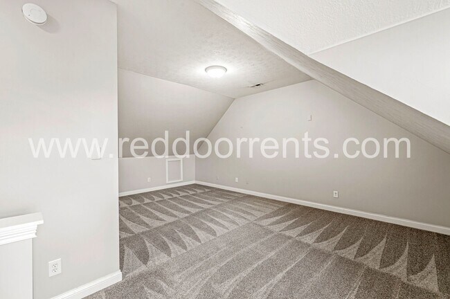 Building Photo - Stylish 2-Bed, 2.5-Bath Home in Prime Loca...