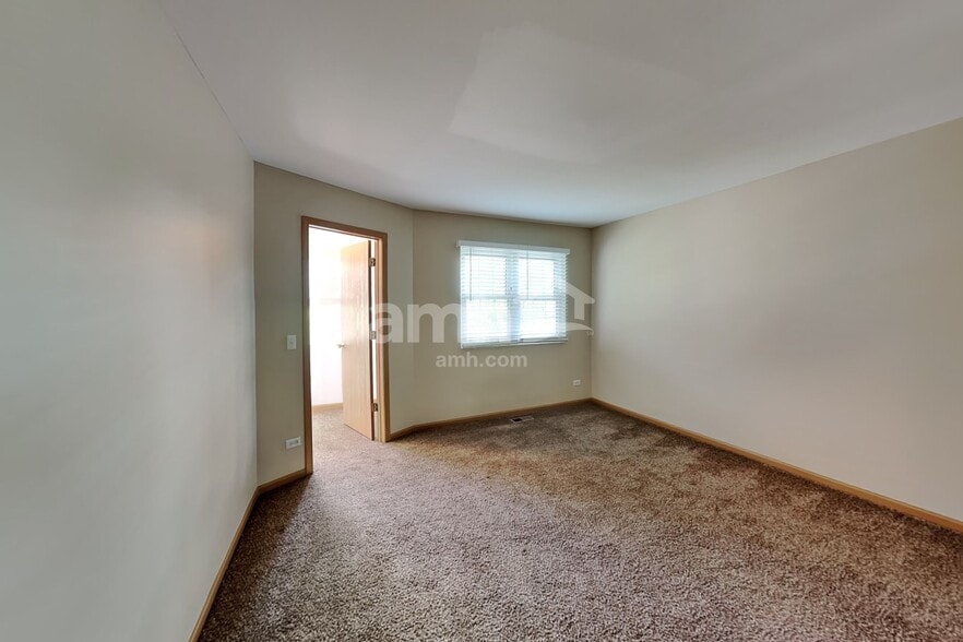 Building Photo - 481 Pheasant Chase Dr