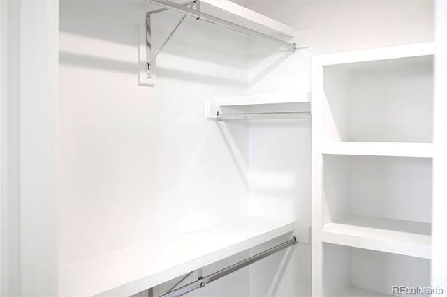 Building Photo - 16 Oneida Ct