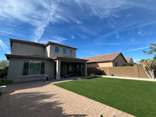 Building Photo - Gorgeous 4 Bed 3.5 Bath Peoria home with EV charging