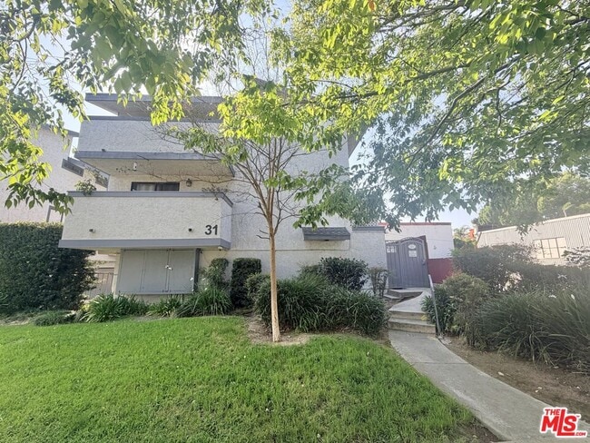 Building Photo - 31 Eastern Ave