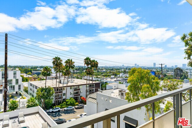 Building Photo - 1155 N La Cienega Blvd