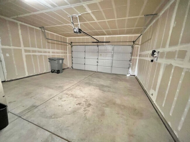 Building Photo - Large Corner Lot Home with Landscaping included!