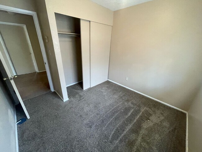Building Photo - 383-391 N Wood Cir