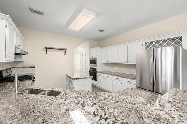 Building Photo - 16303 Lakestone Dr