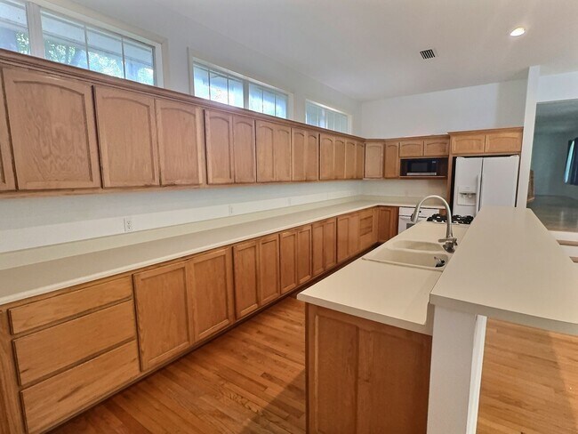 Building Photo - Spacious 4-Bedroom Home in the Desirable Gulf Hills Golf Course Community!