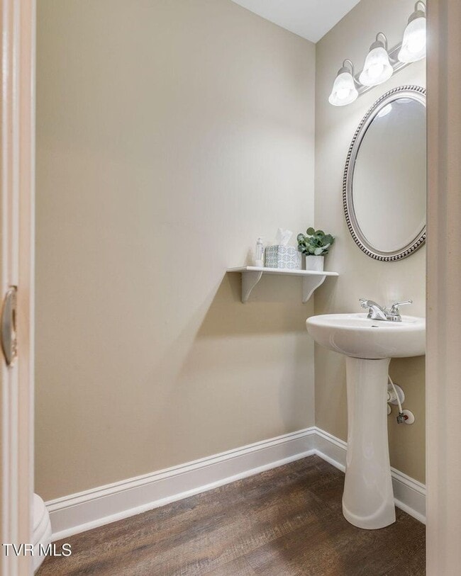 Building Photo - For Rent — Modern Duplex Near Historic Jon...