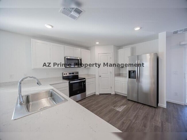 Building Photo - 334 Paseo Xing Ln