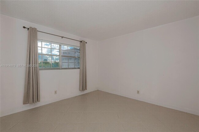 Building Photo - 440 Paradise Isle Blvd