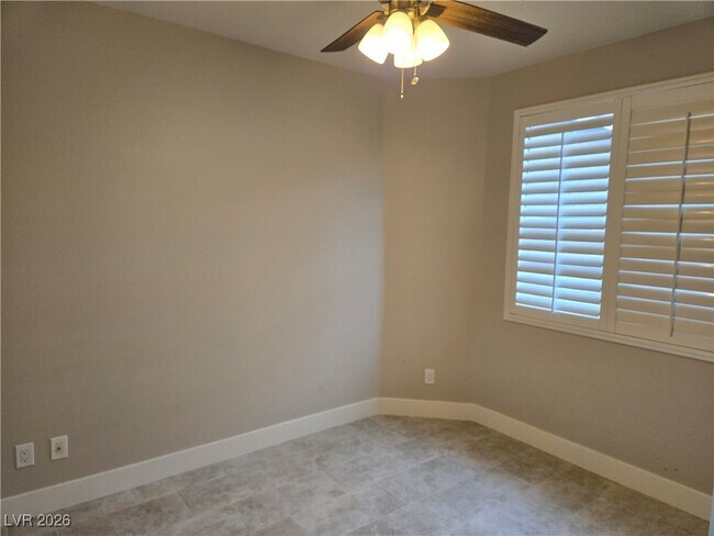 Building Photo - 993 White Glacier Ave