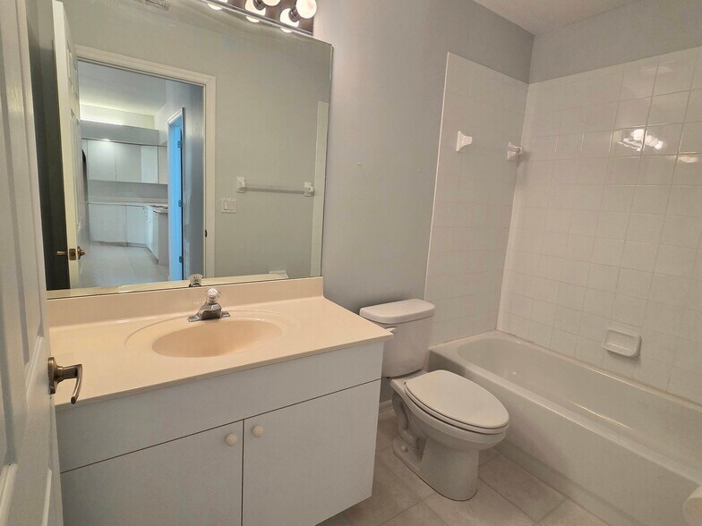 Building Photo - 14201 Patty Berg Dr