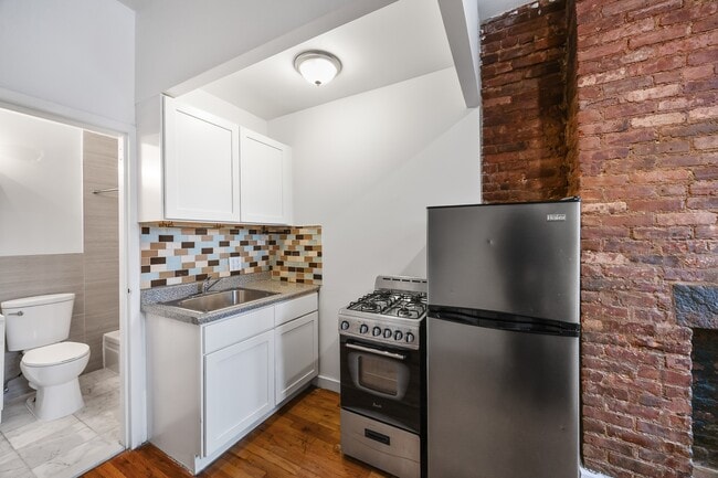 Interior Photo - 203 Chrystie Street