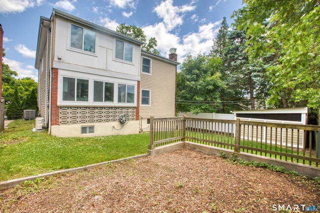 Building Photo - 8 Ridge Pl