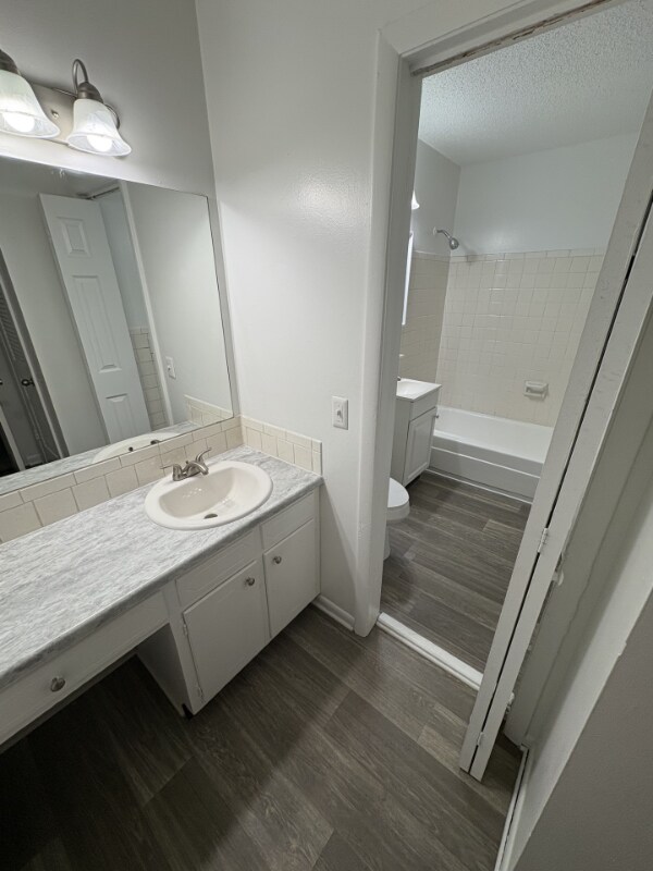 Building Photo - 1005 Hickory Hill Ln