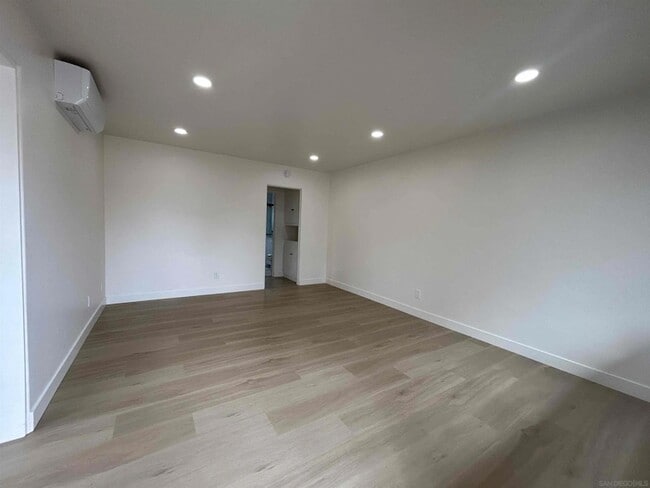 Building Photo - 4746 Marlborough Dr