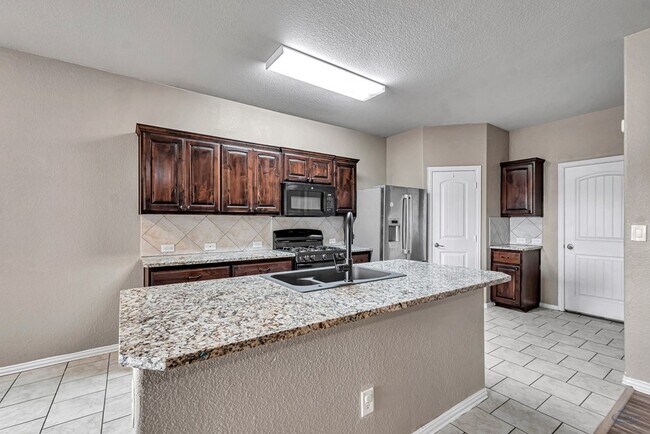 Building Photo - 5 Brooks Ranch Rd