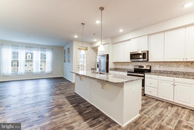 Building Photo - 7071 Darbey Knoll Dr