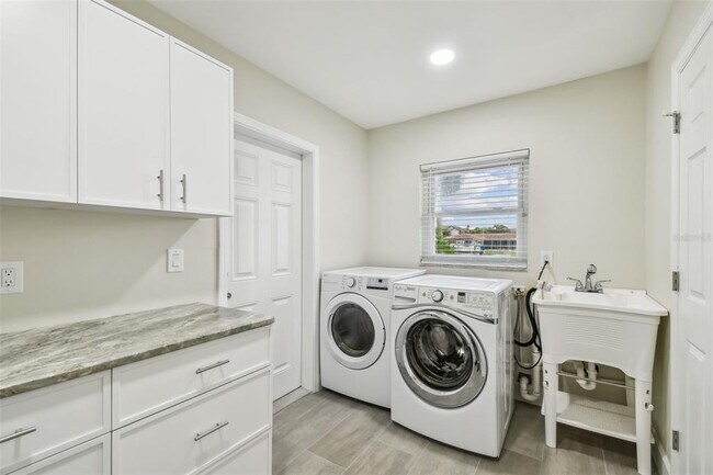 Building Photo - 3938 Versailles Dr