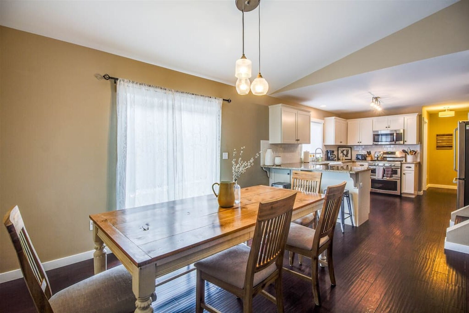 Building Photo - 525 SE Gleneden Place