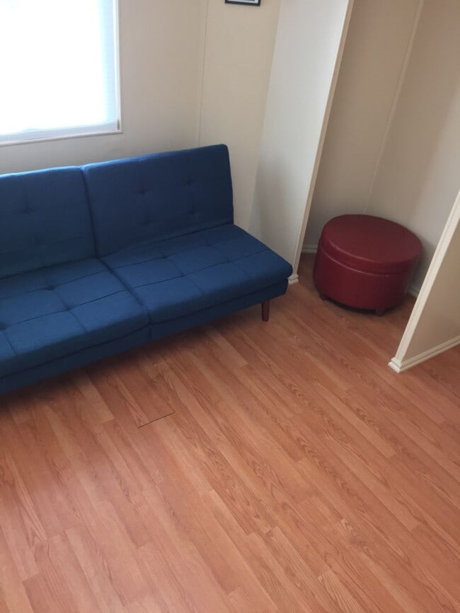 Building Photo - 55+ Community 1 Bed 1 Bath.