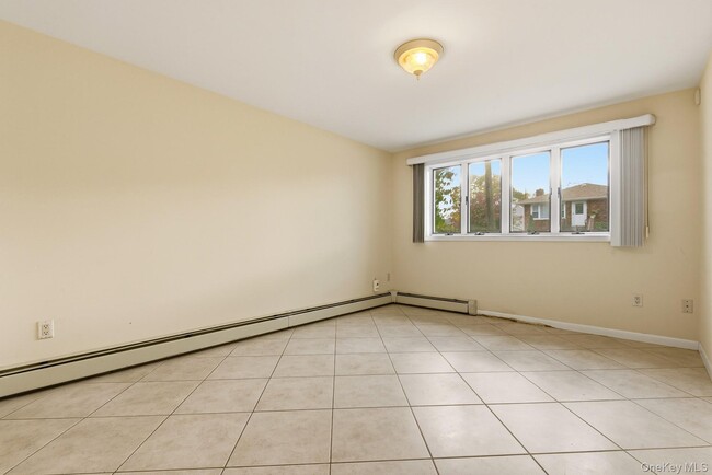 Building Photo - 11 7th St