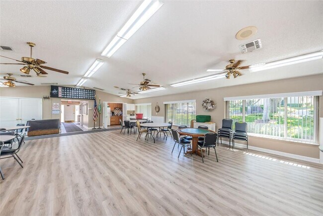 Building Photo - 2687 Pine Ridge Way S