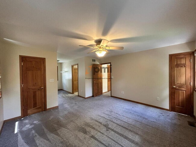 Building Photo - 5107 White Oak Terrace