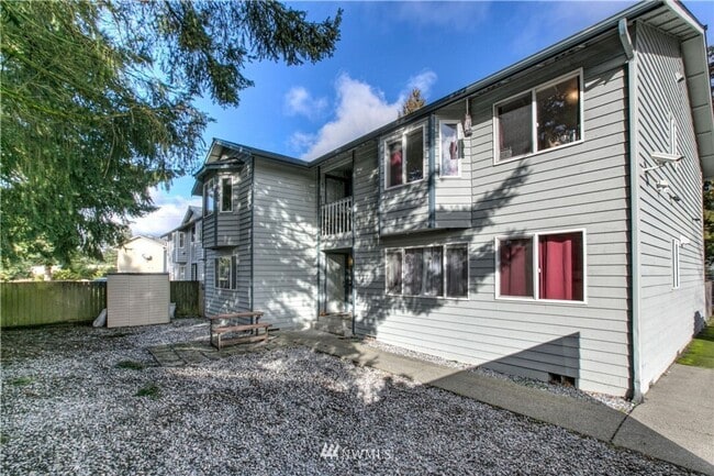 Primary Photo - 2 bedroom home in Everett Near Recreation ...