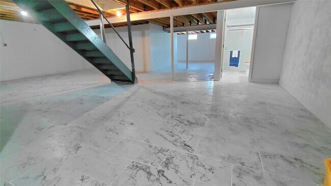 Building Photo - 874 Hollyridge Dr