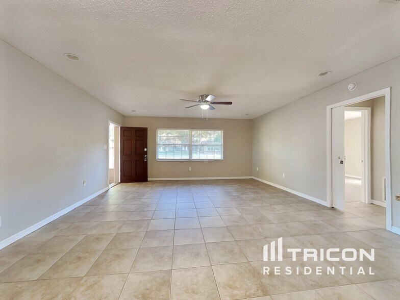 Building Photo - 10811 La Vista Loop