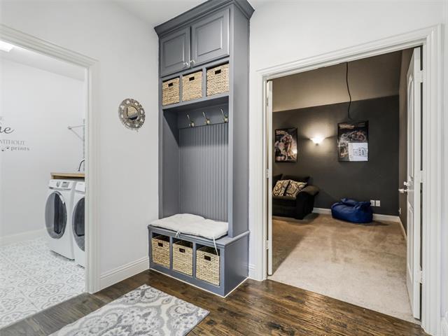 Building Photo - 708 Sandbox Dr