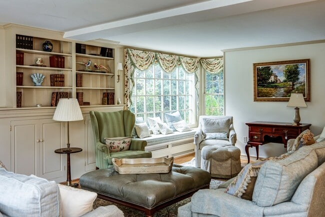 Building Photo - 148 Heritage Rd