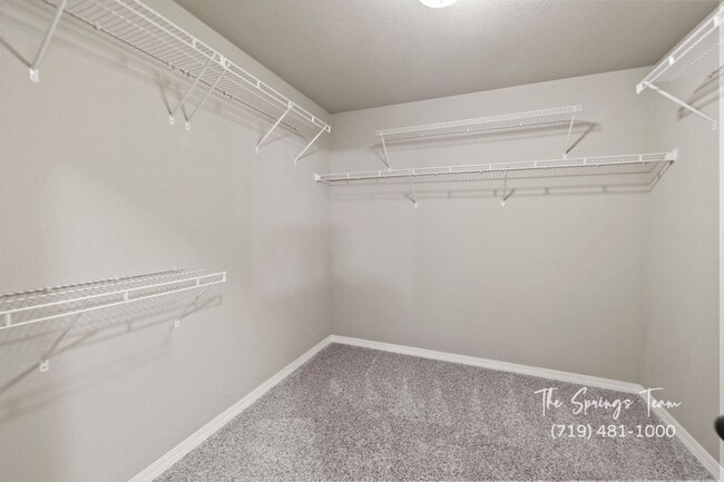 Building Photo - STUNNING 4BD HOME w/ NO ELECTRIC BILL! - Security Deposit Waiver Available