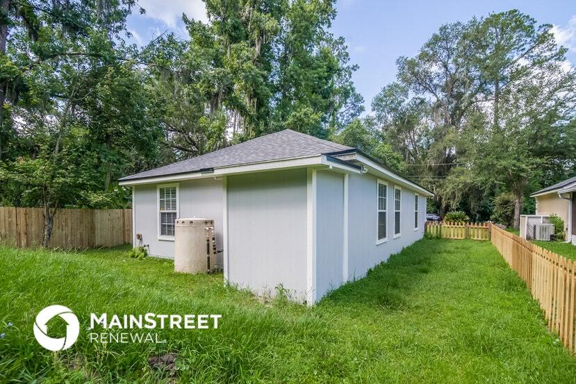 Building Photo - 10715 Ogalla Ave