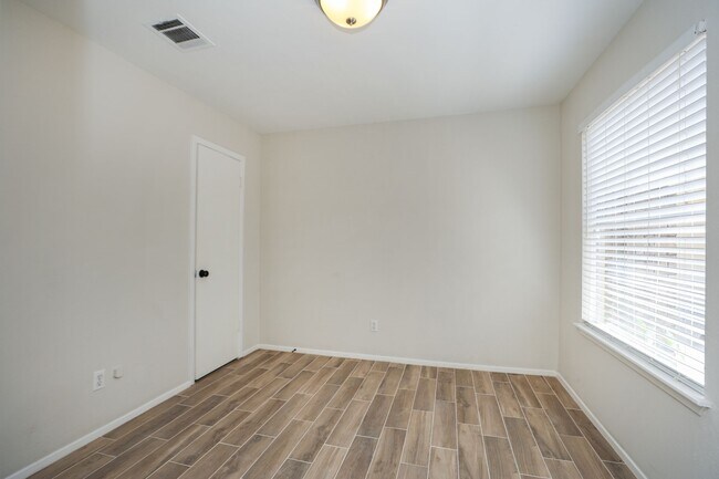 Building Photo - 22318 Fincastle Dr