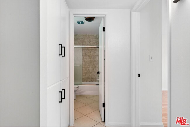 Building Photo - 5252 Coldwater Canyon Ave