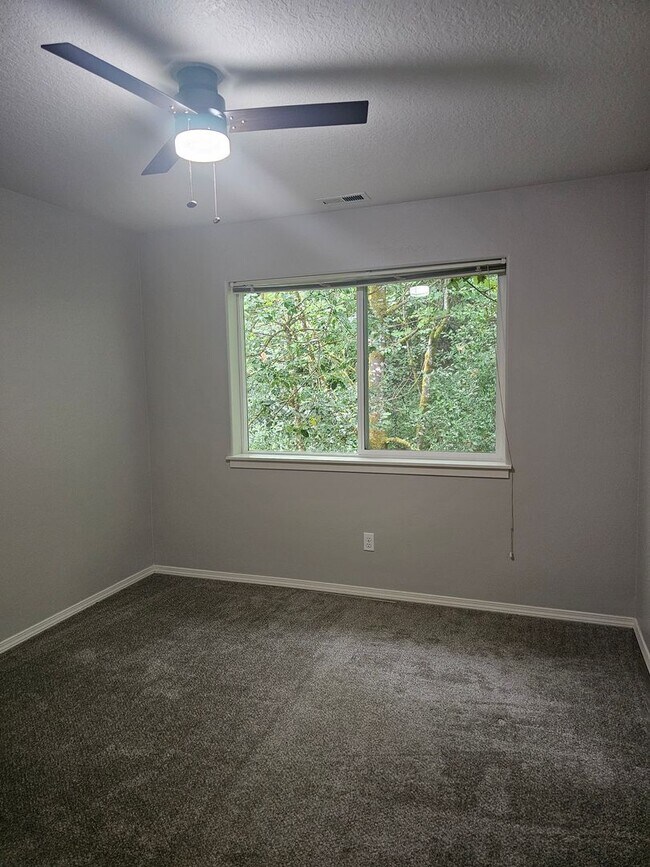 Building Photo - 13200 SW Hidden Creek Pl
