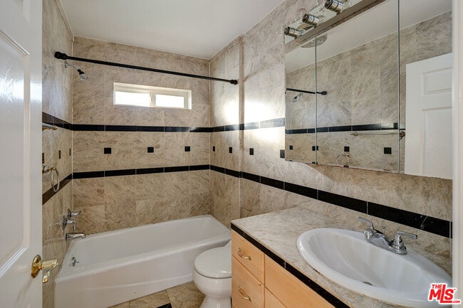 Building Photo - 4356 Kingswell Ave