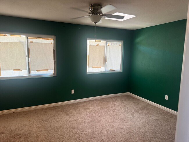 Building Photo - Very Spacious! 3Bed/2.5Bath w/solar panels! Close to Sweetwater Reservoir with plenty of trails!