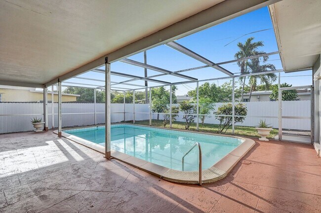 Building Photo - Beautiful 3 bedroom 2 bath Home in Miramar...
