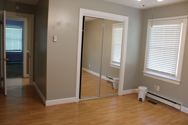 Building Photo - 4723 River Rd
