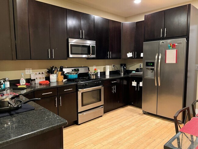 Primary Photo - 313 N 40th St